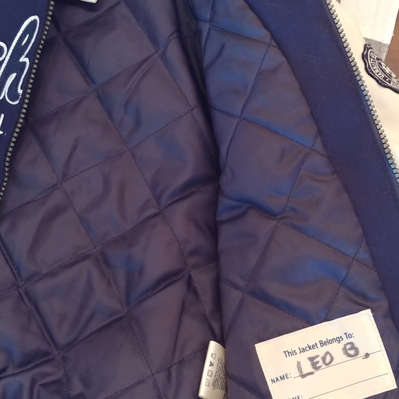 OshKosh B'gosh zip up w/hood. boys 5. - Picture 5 of 8